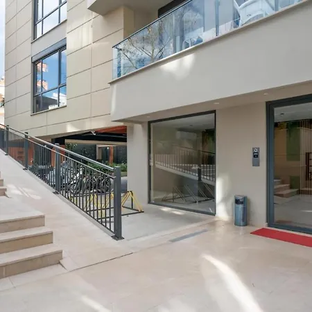Square Light Residence, With Pool In The Location Of Apartamento *