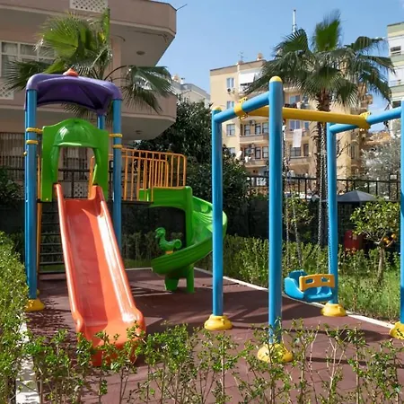 Square Light Residence, With Pool In The Location Of *