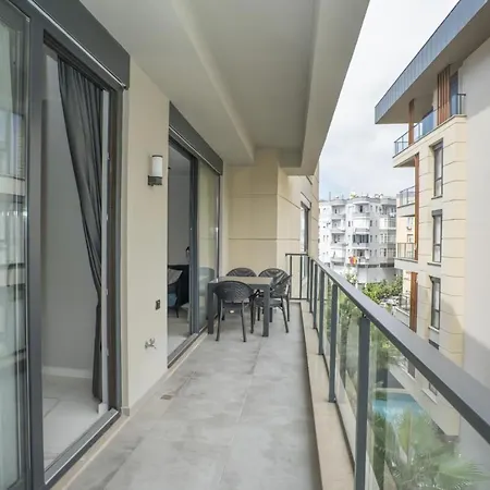Square Light Residence, With Pool In The Location Of Apartmán *